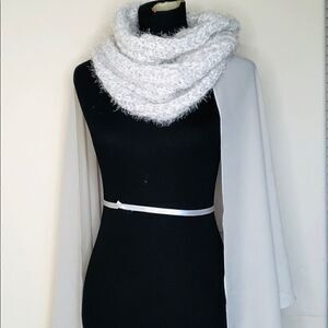 Cream & Grey Chunky Knit Winter Scarf – NWT, Soft Lined Shawl